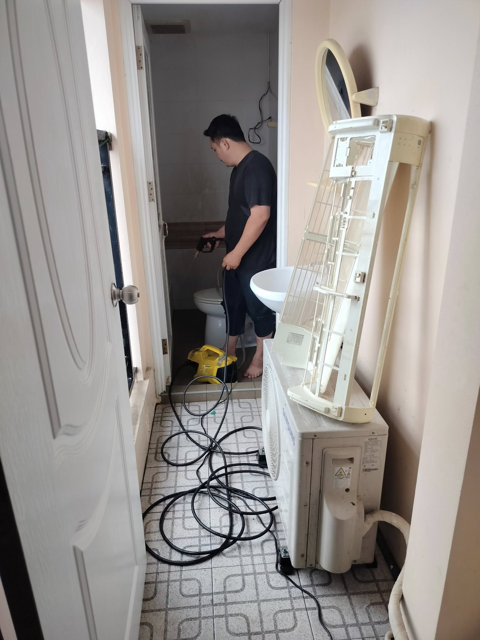 ผลงานติดตั้ง/ซ่อม/ล้างแอร์ 52